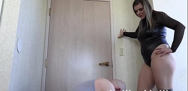  Mistress Dee Williams has her ass worshiped